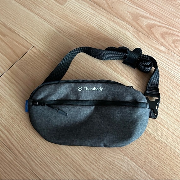 NEW Therabody United Airlines Travel Fanny Pack - Picture 1 of 6
